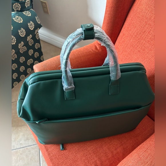 Beis X wicked green weekender - Picture 2 of 7